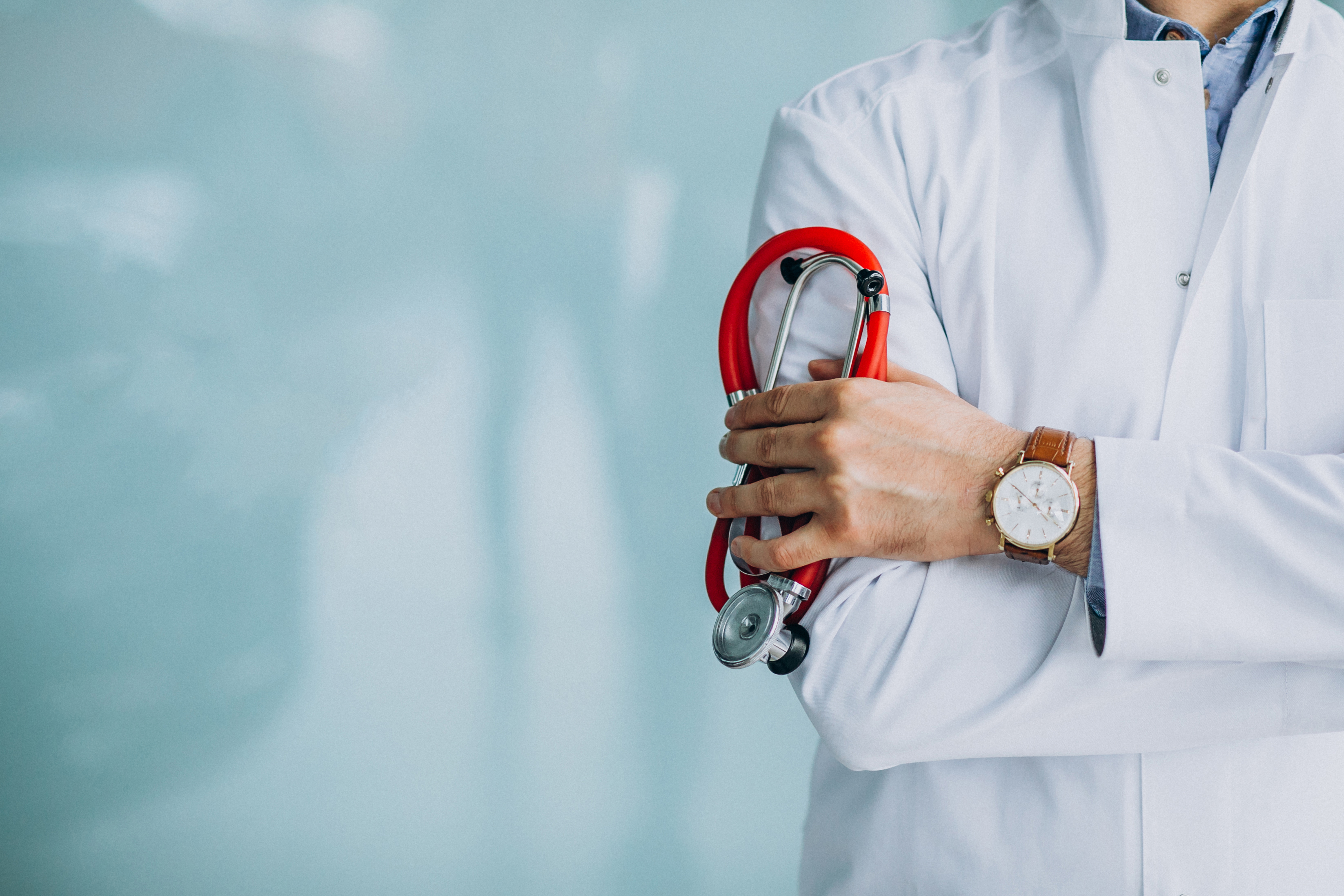Médicos em ambiente hospitalar